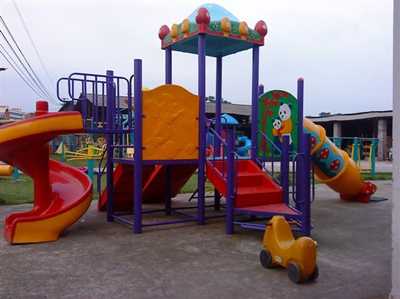 孩子玩幼兒園滑梯注意危險系數(shù)高嗎？